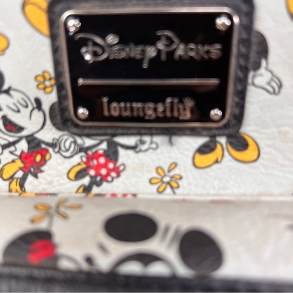 DISNEY PARKS X LOUNGEFLY Adorable Micky & Minnie Kissing Backpack. Zip pocket - Picture 2 of 10